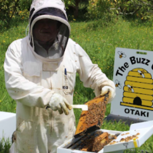 Beekeepers Unite Ōtaki Buzz Club